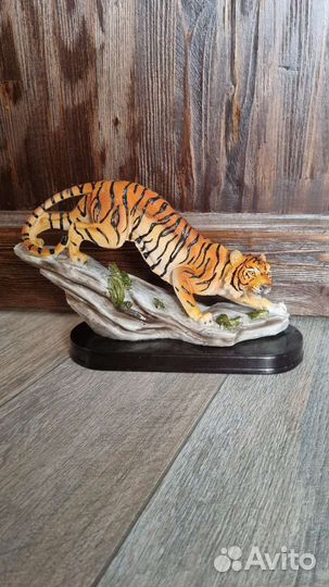 Статуэтки интерьерные