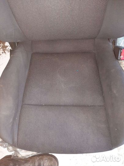 Передние сиденья на mitsubishi lancer9