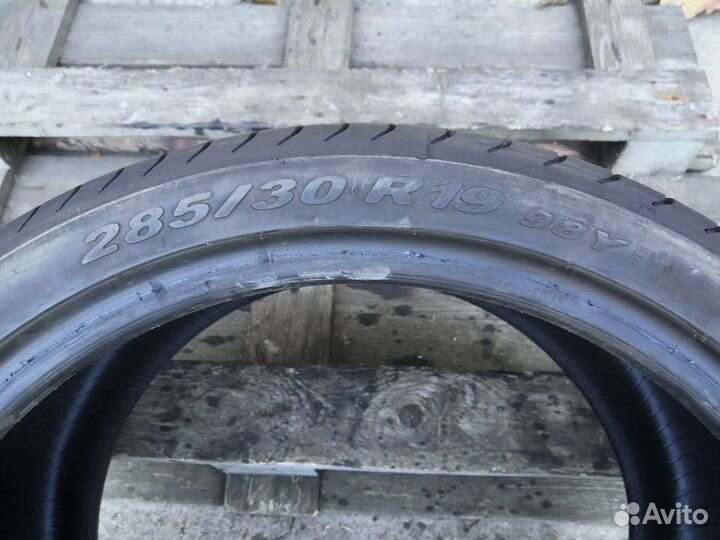 Pirelli P Zero 285/30 R19