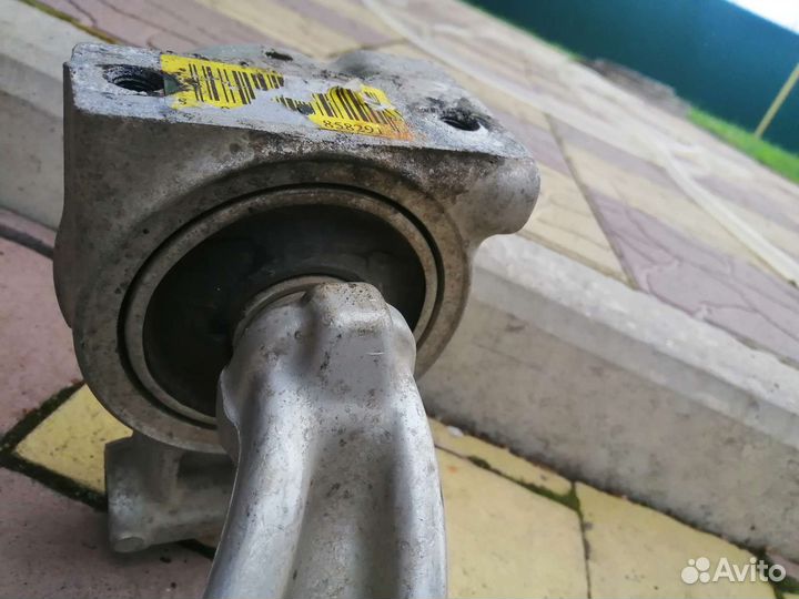 Левый Нижний рычаг на Инфинити Q50