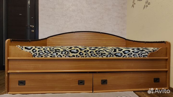 Кровать с матрасом