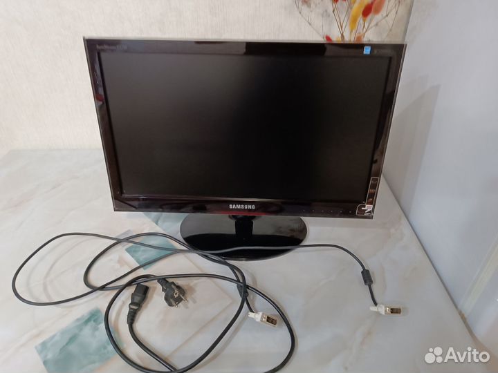 Монитор Samsung 1920x1080