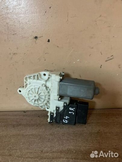 Моторчик стеклоподъемника Golf IV