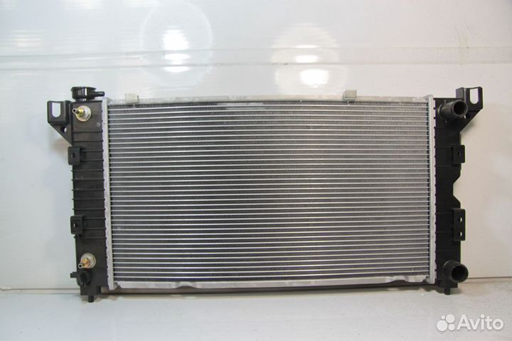 Радиатор охлаждения Додж Караван