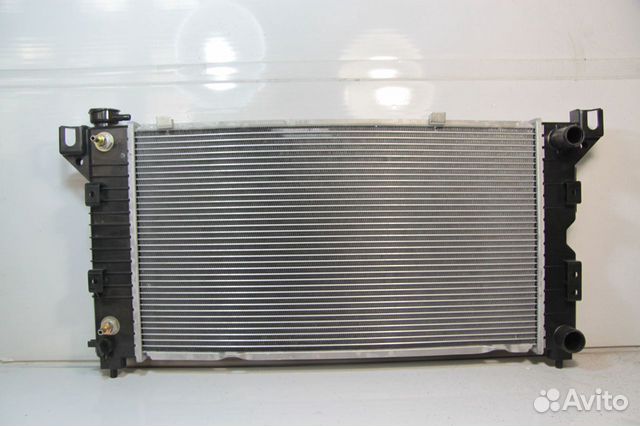 Радиатор охлаждения Додж Караван