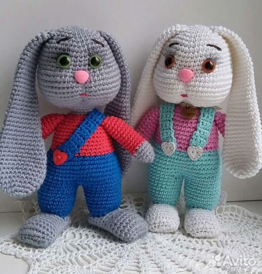 Зайцы - вязаные крючком. Размер игрушек - 16 см