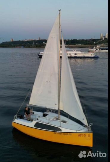 Прогулка на парусной яхте