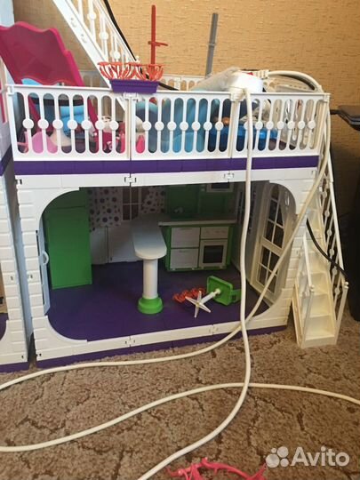 Кукольный дом с лошадью и каретой