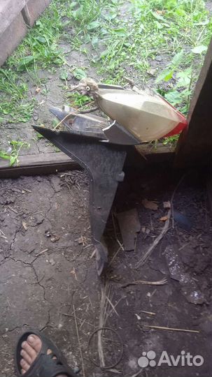 Продаю заднее крыло вместе с фарой на скутер