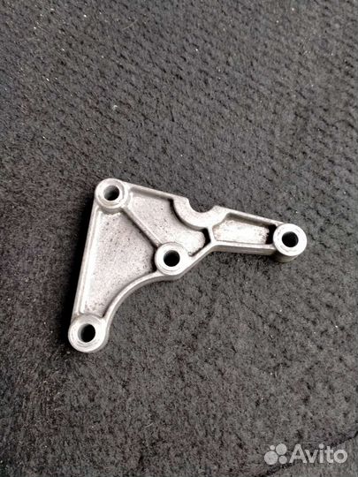 Кронштейн насоса гур