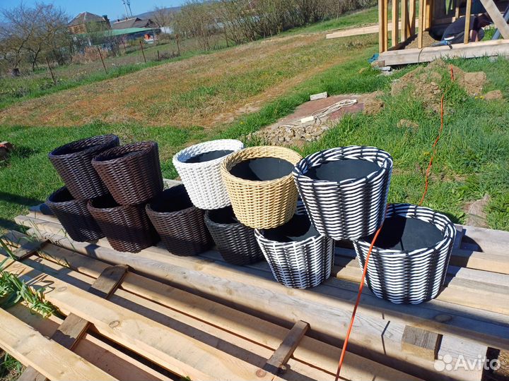 Кашпо из искусственного ротанга от 12л