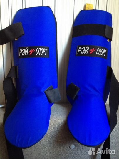 Перчатки и защита на ноги для рукопашного боя