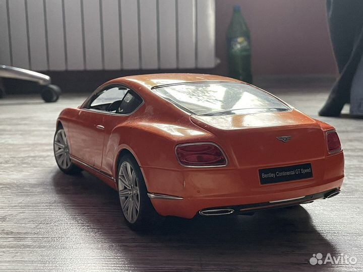 Машина Bentley на радиоуправлении 1/14