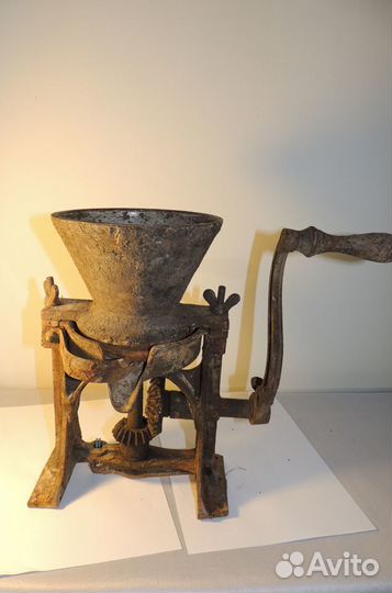 Антикварная зернодробилка краскотерка1904