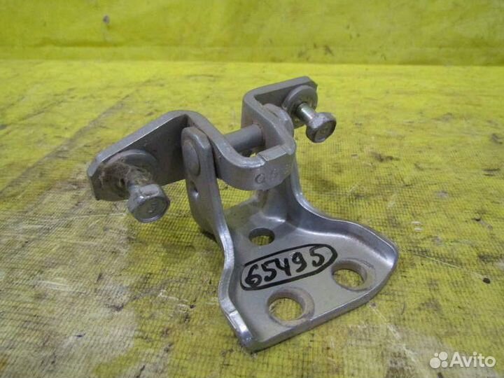 Петля двери Mitsubishi Lancer 9 01-07 г 65495