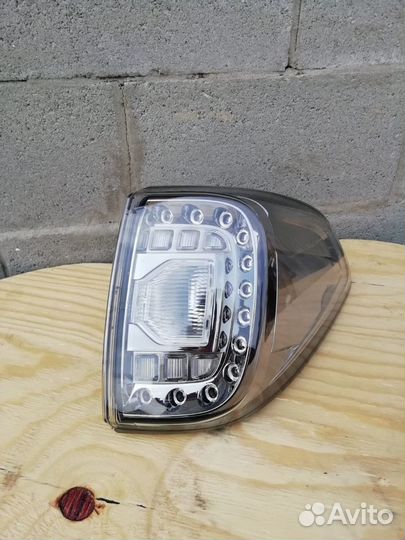 Фонарь задний правый Nissan Patrol Y62