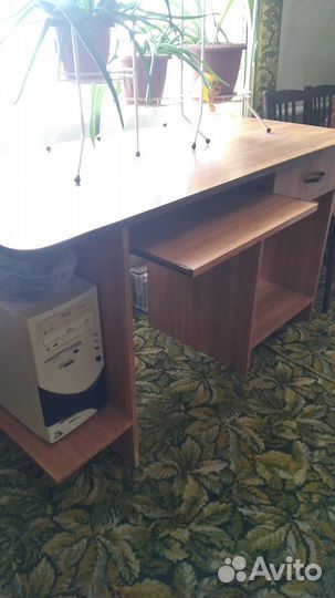 Стол компьютерный