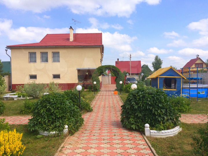 Коттедж 310 м² на участке 15 сот.