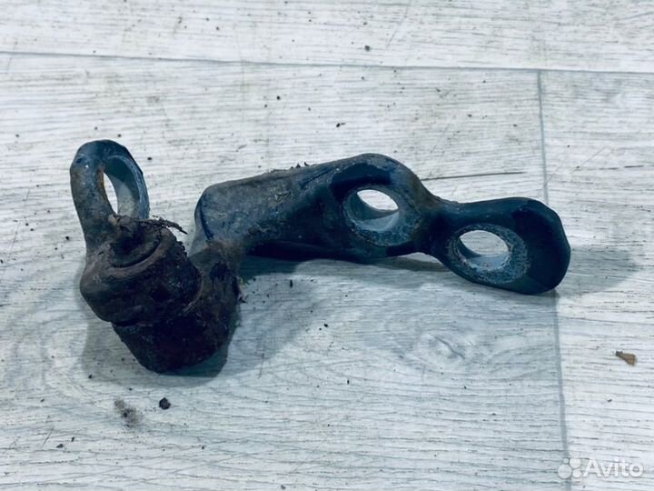 Петля двери передняя правая Ford Focus седан 1.6