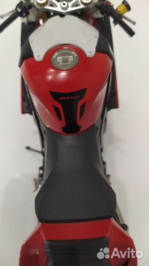 Масштабная модель мотоцикла BMW S 1000 RR