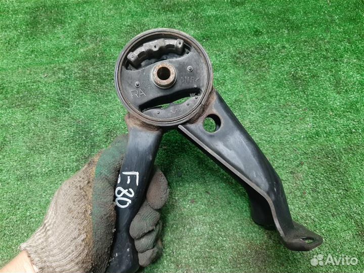 Опора (подушка) двигателя задняя Mitsubishi Grand