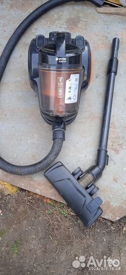 Пылесос Vitek -2200w,колба,комплект,отл.раб.сост