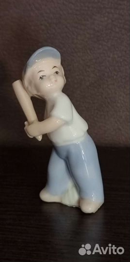 Статуэтка фарфор
