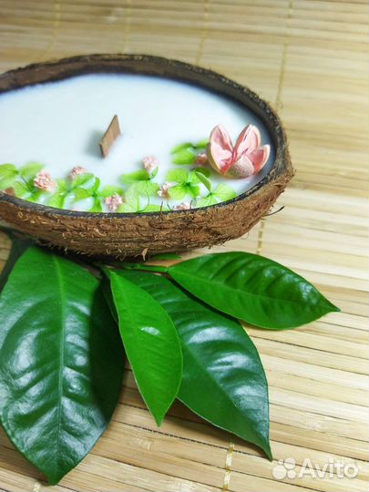 Свеча в кокосе