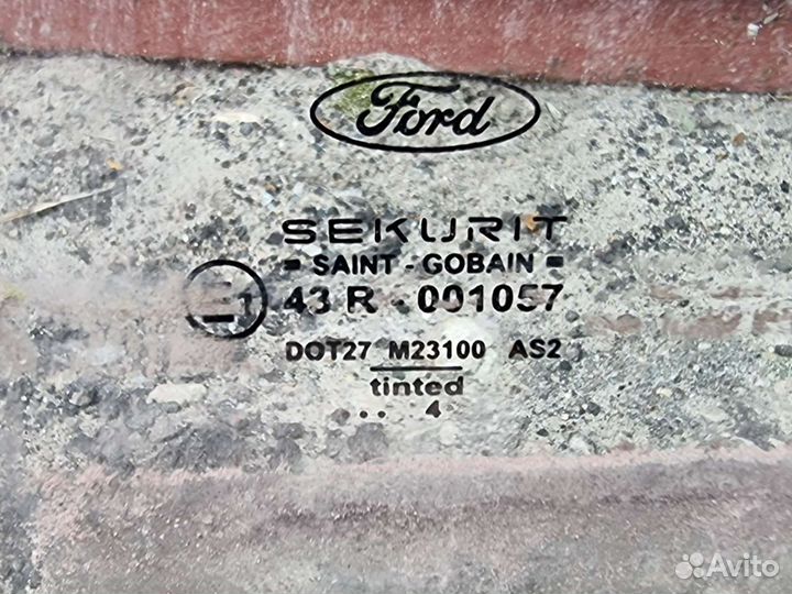 Стекло задней левой двери Форд Фокус 1 универсал