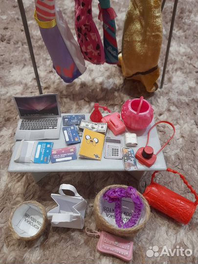 Стол с аксессуарами для барби