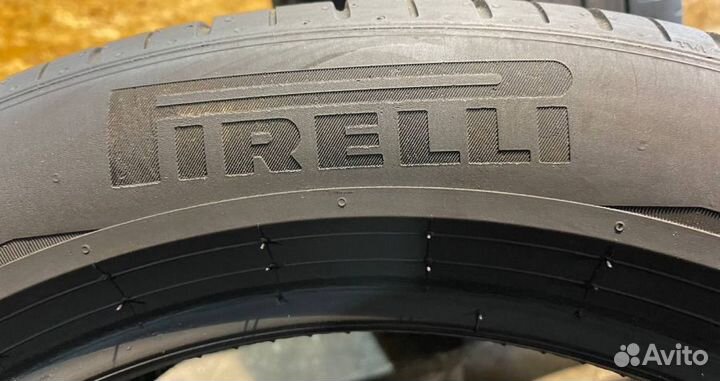 Pirelli P Zero PZ4 255/45 R18