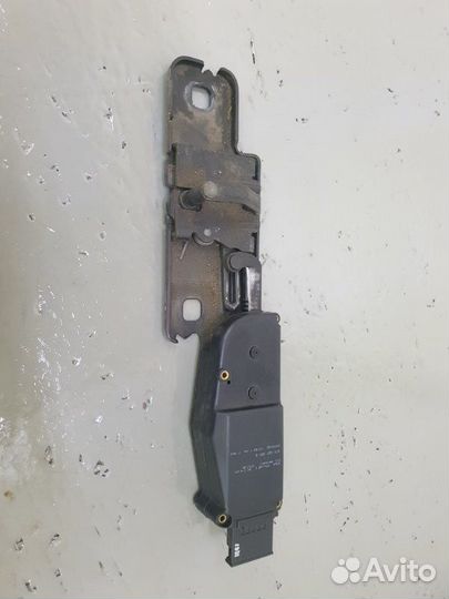 Активатор замка двери багажника Audi Q7 4LB 4.2