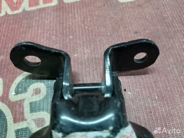 Петля двери передняя правая Toyota Camry