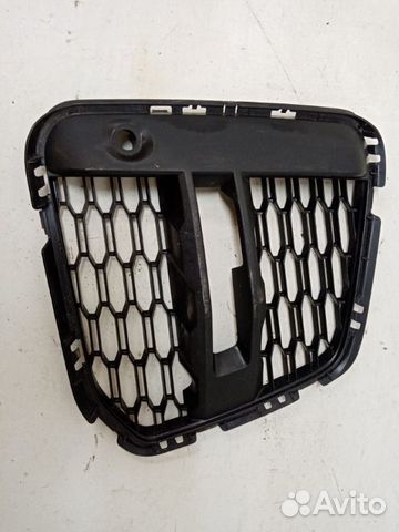 Решетка бампера передняя правая Bmw X1 F48 2018
