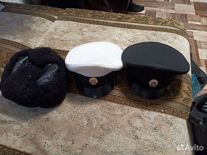 Военная форма, фуражки и пальто