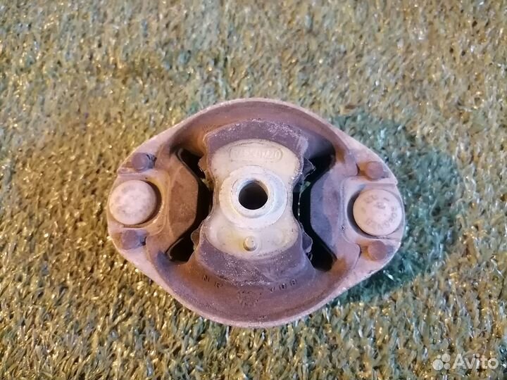 Опора кпп (подушка) 8E0399105HB Audi A4 B7 8ED