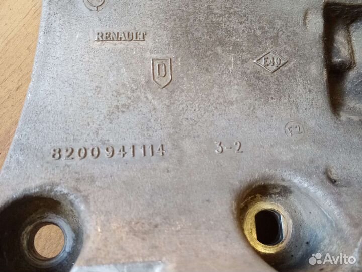Кронштейн генератора Рено логан 8200941114