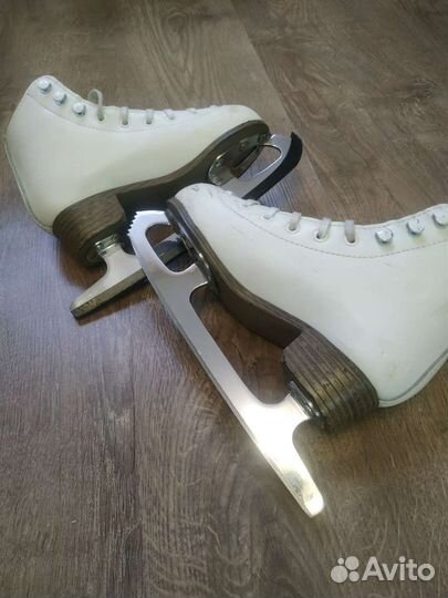 Фигурные коньки runa