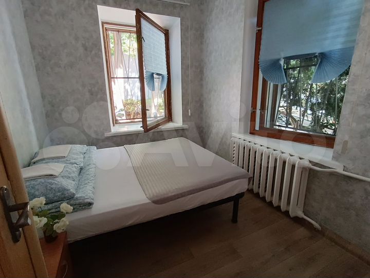 Комната 11 м² в 4-к., 1/2 эт.