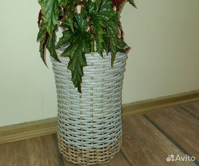 Кашпо напольное из ротанга