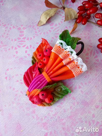 Брошь ручной работы из полимерной глины