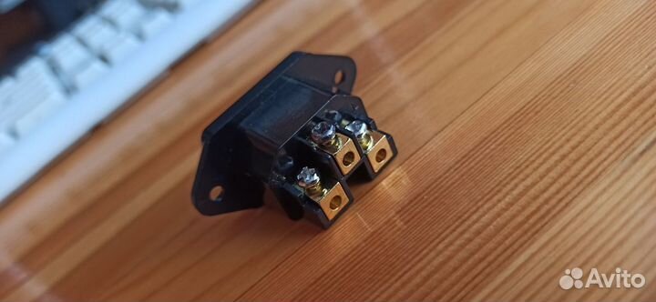 Furutech - разъем силовой терминал IEC 220В