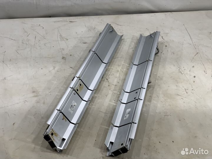 Направляющие крепления груза в багажнике BMW X6