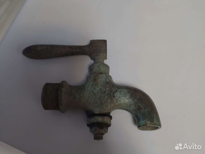 Антикварный кран