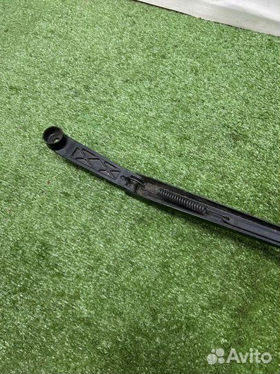 Поводок дворников правый Suzuki Sx4 1 1.6 M16A