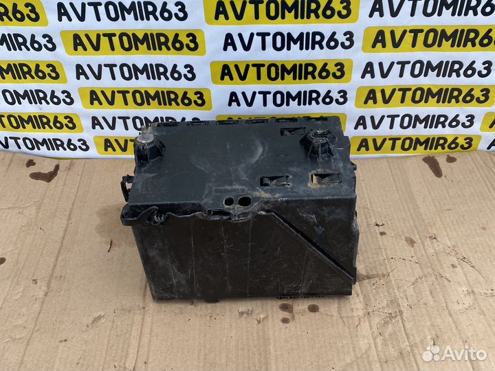 Peugeot 408 1.6 МКПП корпус под аккумулятор