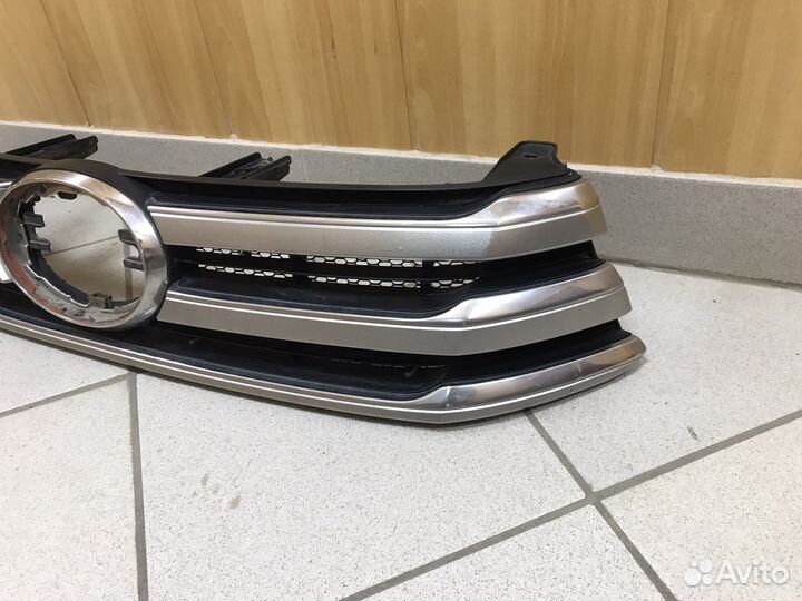 Решетка радиатора Hilux 8