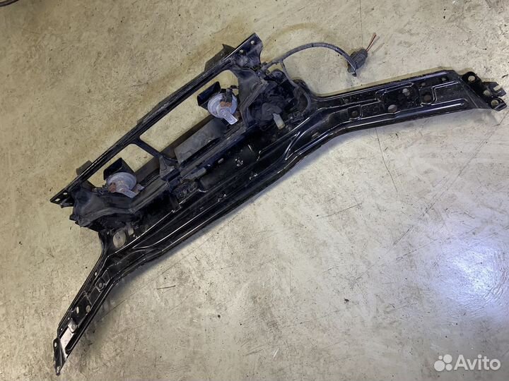 Телевизор (рамка радиатора) Volvo V70 SW