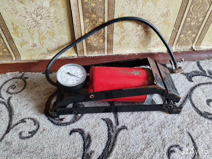 Насос автомобильный ножной с манометром