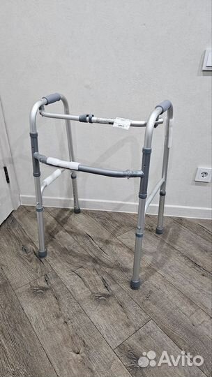 Ходунки для взрослых шагающие (новые)